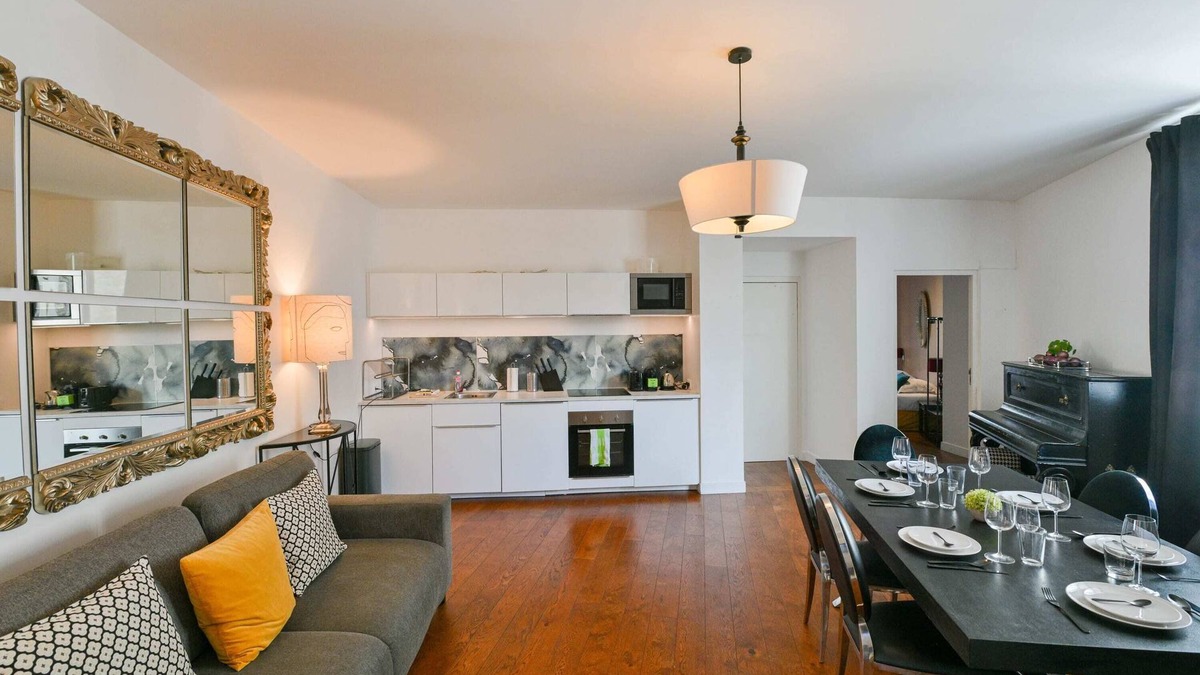 Montmartre Apartment | Huge and bright 4BD for 10 guests Sacre-Coeur