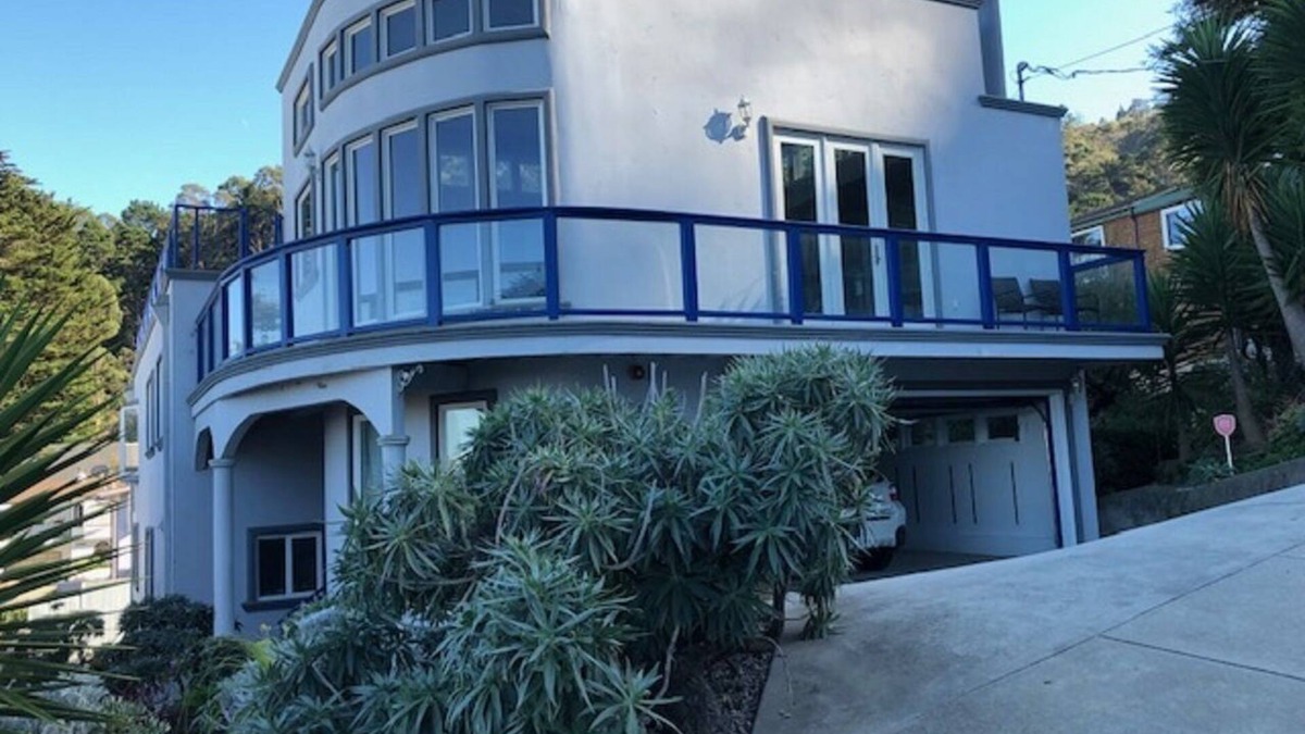 Pedro Point House | Huge and comfortable house with gorgeous view and just a walk to the beach.