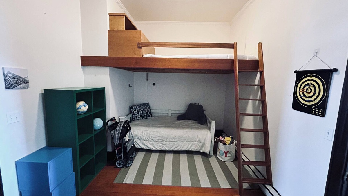 Fairfield Apartment | Huge apartment and rooftop patio. The best place in Fairfield to stay as a group