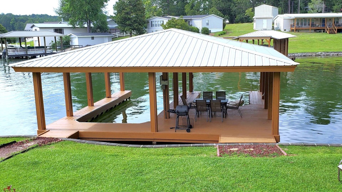 Jacksons' Gap House | Huge boathouse, screened porch, Firepit, quiet neighborhood, 3/2. Pets friendly