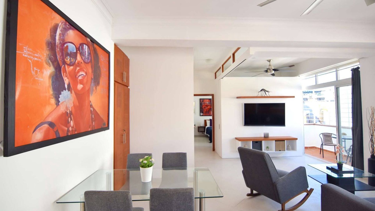 San Anton Apartment | Huge &Bright 1BR Apt all in ZC in walking distance