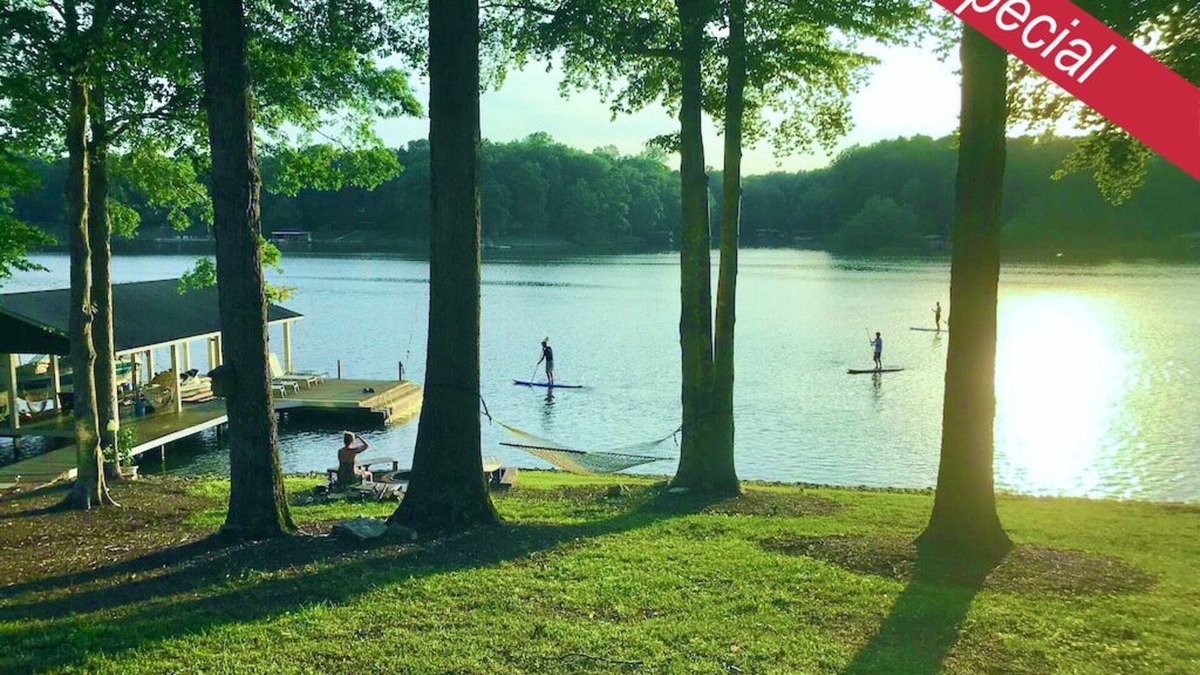 Wise House | HUGE cove, DEEP water, KAYAKS, SUPs, fire pit & game room