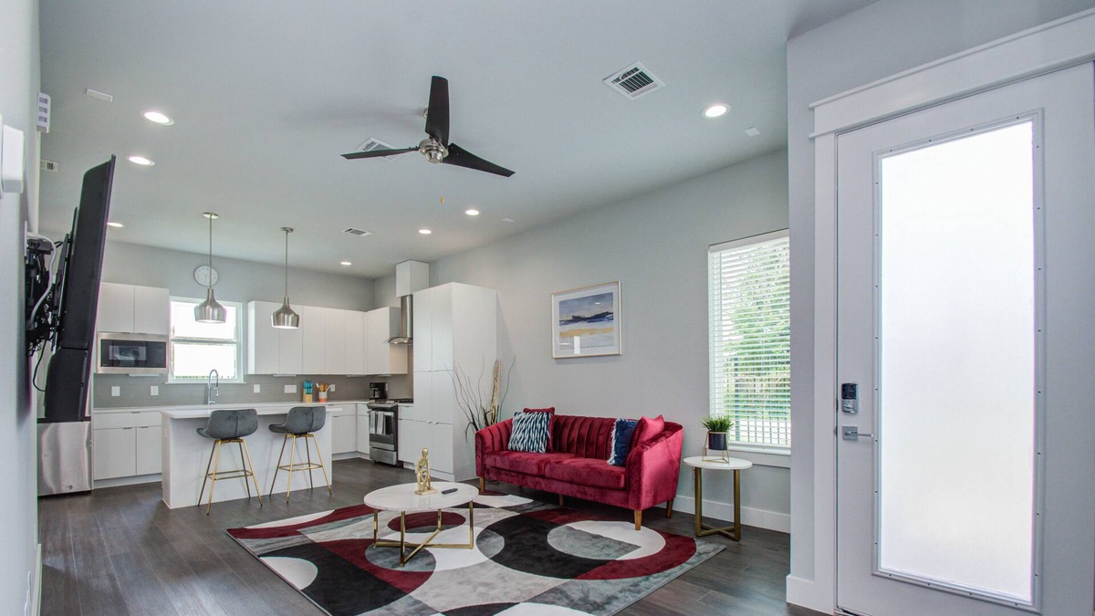 Spring Branch Central House | Huge & Cozy 3BR Modern Home