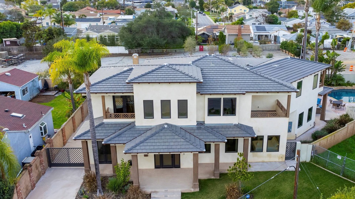 North Redondo Villa | Huge Custom Built Villa - 5 Bedroom suites +Guesthouse +Pool & Beaches nearby!