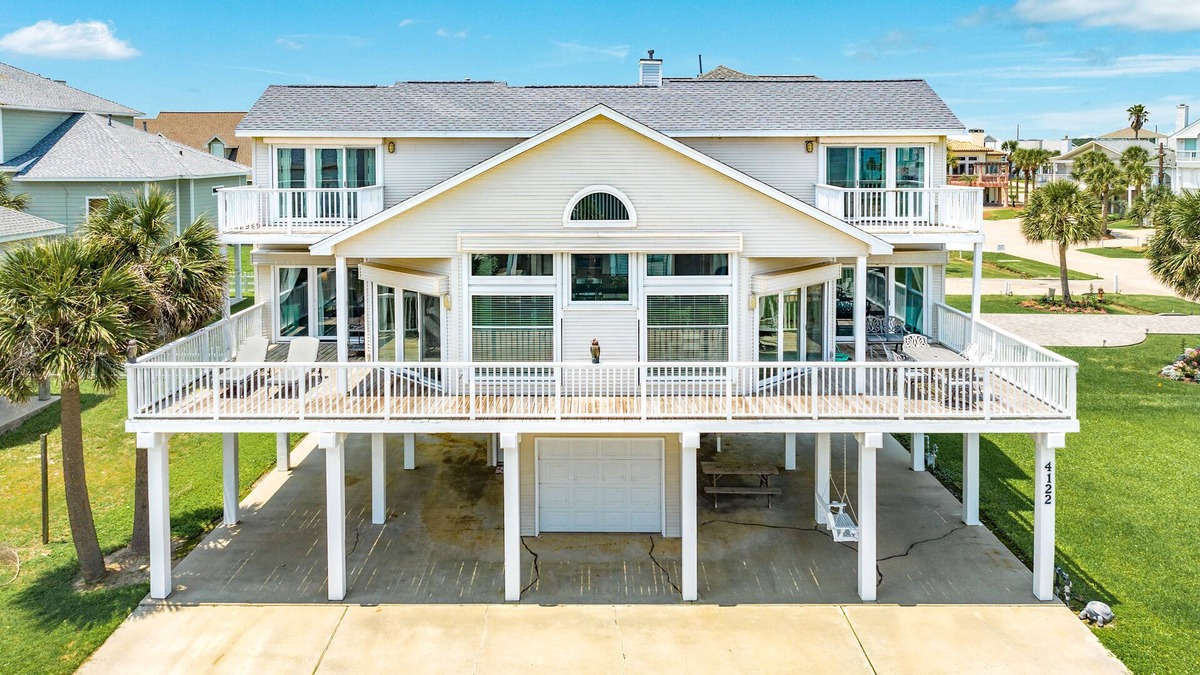 Pirates Beach West House | Huge Deck, 4th Row Gulf Views, Open Living Spaces - Great for Groups!
