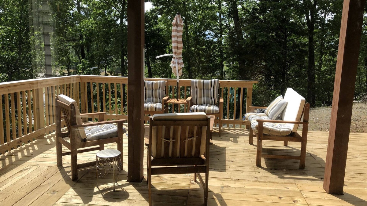 Goodview House | Huge Dock, Big Water, >200 Mb/s WiFi, Canoe, 3 King, Queen, and Bunks for Kids