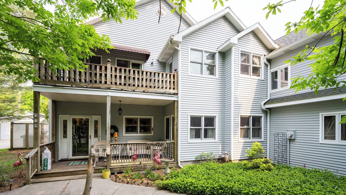 Douglas House | Huge! Excellent Location near town and beaches