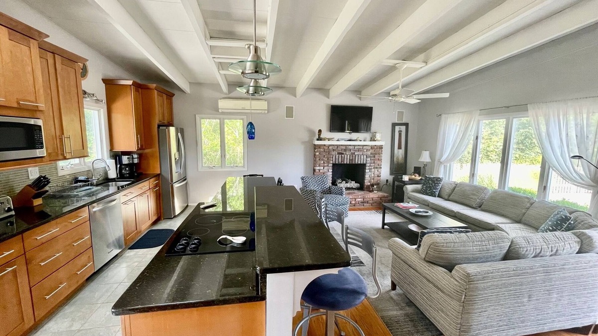Barnegat Light Cottage | Huge Fenced-In Yard Near Beach & Bay - Thoughtful Amenities - '24 Booking Quick