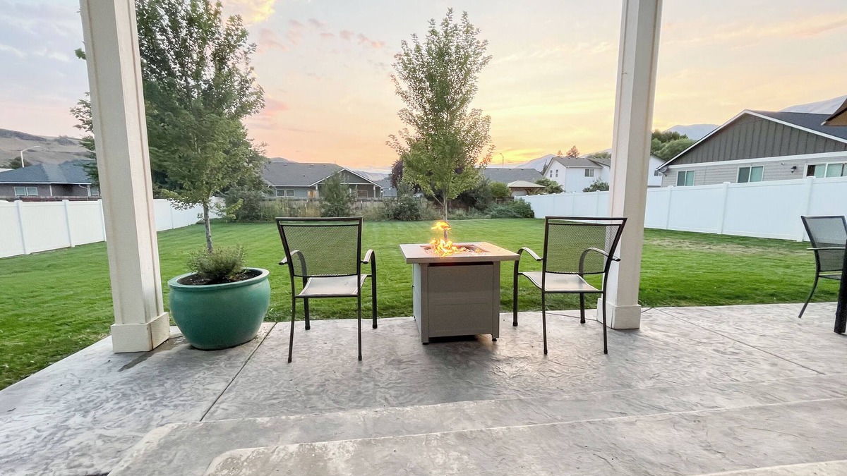 Naches House | Huge Fenced Yard Near Town and The Mountains