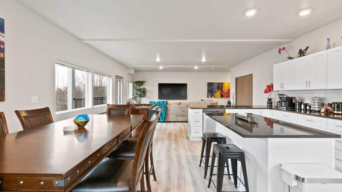 South Perry District Apartment | HUGE-Fun-Trendy Apt by Perry District & Downtown!