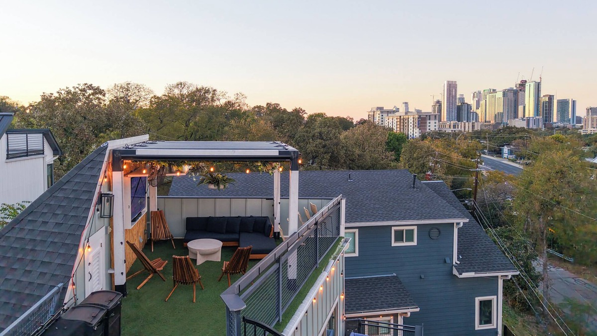 Riverside House | Huge Group Compound in the Heart of ATX