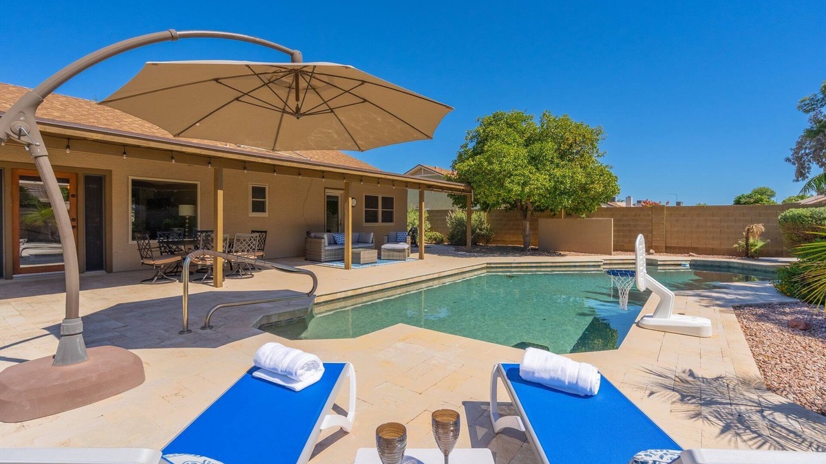 East Mesa House | HUGE, heated pool. Family friendly, toys for all! Big & beautiful backyard!