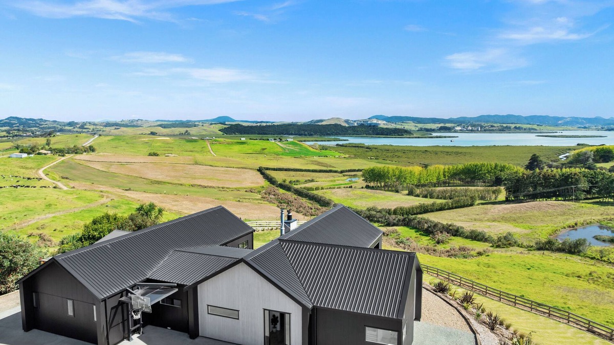 Mangapai House | Huge Hidden Family Oasis - Water Views, Space and Serenity