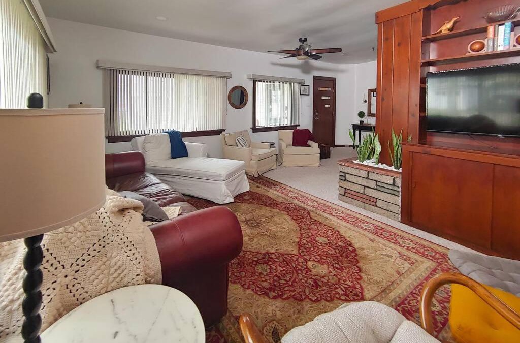 Manistee House | Huge historic, w/large yard & close to beach