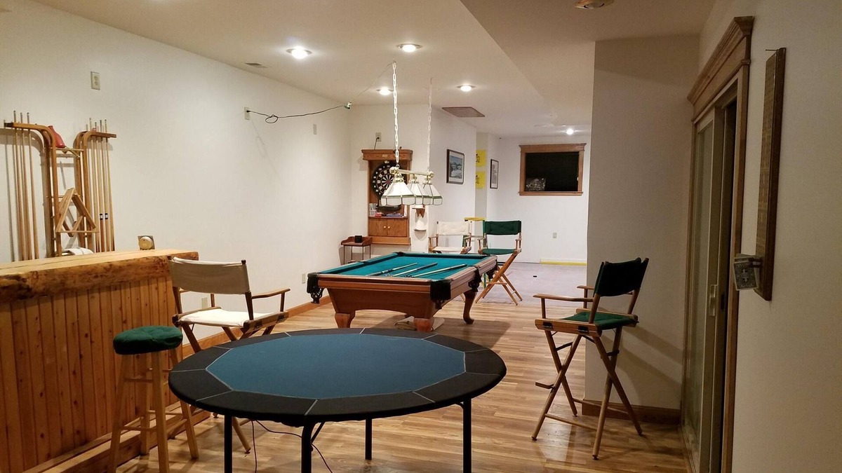 La Pointe House | Huge Home, Beds For 16, Centrally Located, Between Both Town and State Parks