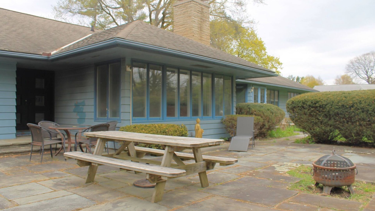 Rochester House | Huge Home - Heart of Town w Space for Everyone