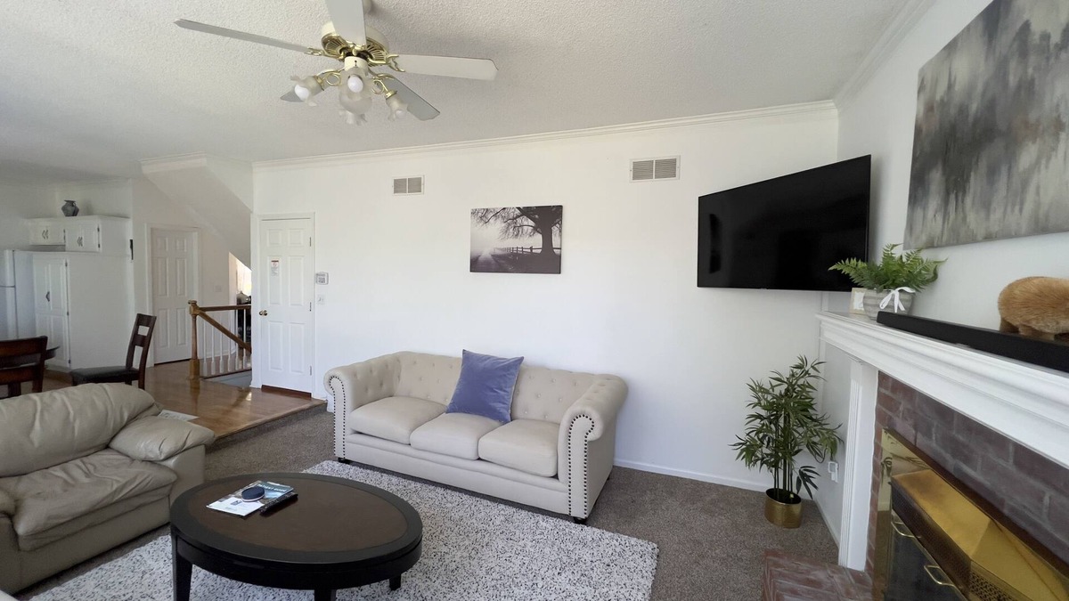 Olathe House | Huge house 4BR, 3 Bath with High Speed Wifi