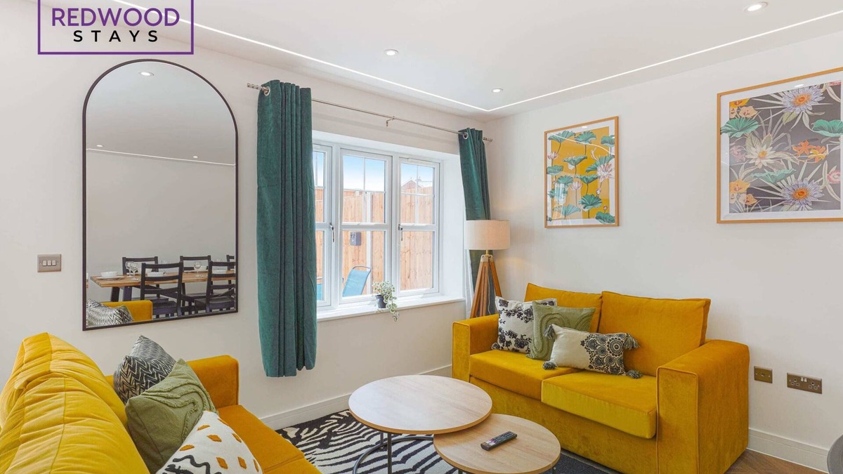 Rushmoor District House | Huge House, Contractors/Families, 2X Free Parking