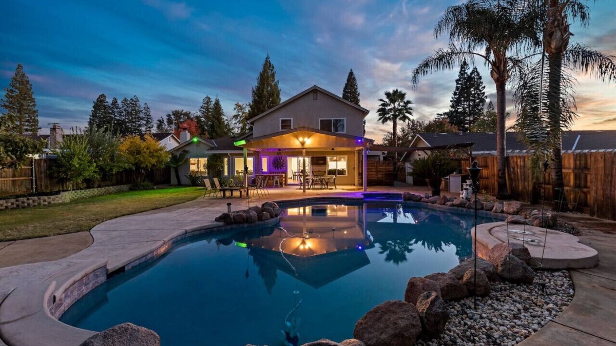 Citrus Heights House | Huge House & Yard-Pool Hot Tub