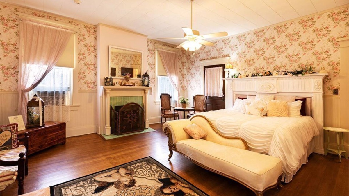 Gainesville Bed & Breakfast | Huge King Suite with Fireplace, Private Bath, Hot Tub and Pool.