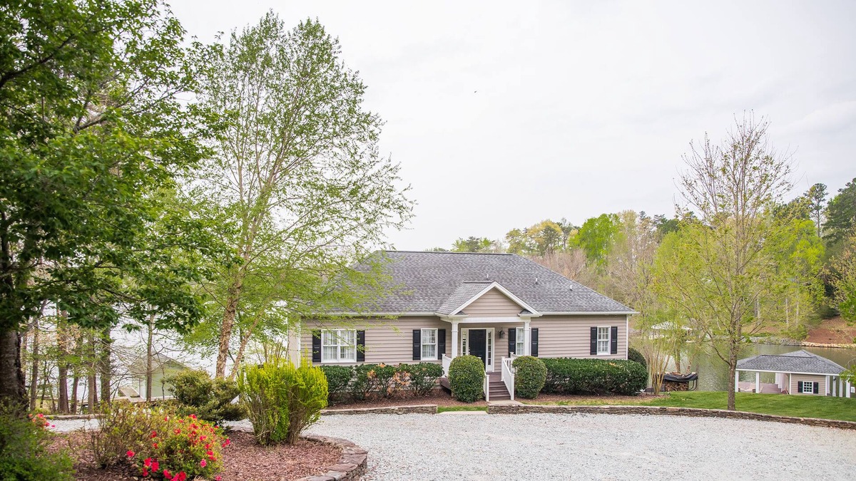 Semora House | Huge Lake-Front Home with Amazing Views