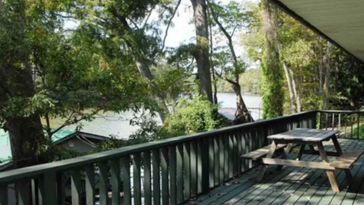 Holly Grove House | Huge lake house with plenty of activities in area; Outdoorsman paradise