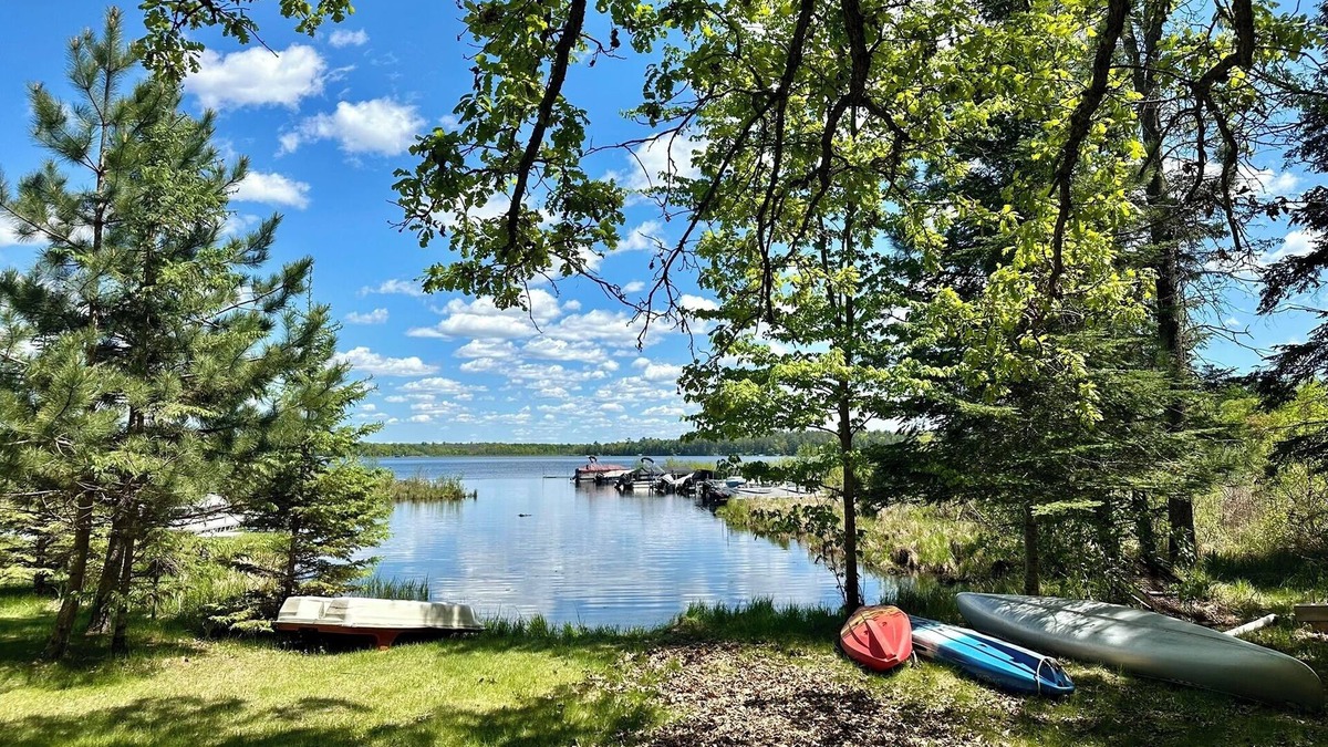 Bay Lake Cabin | Huge Lakefront 3bd + Loft + 2 Kitchen Cabin on Recreational Bay Lake- Game Room
