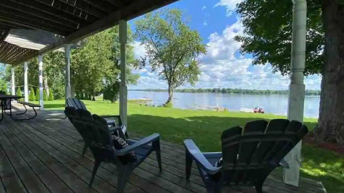 Port Stanton Cottage | Huge lakefront room, pool, hottub, sauna #10