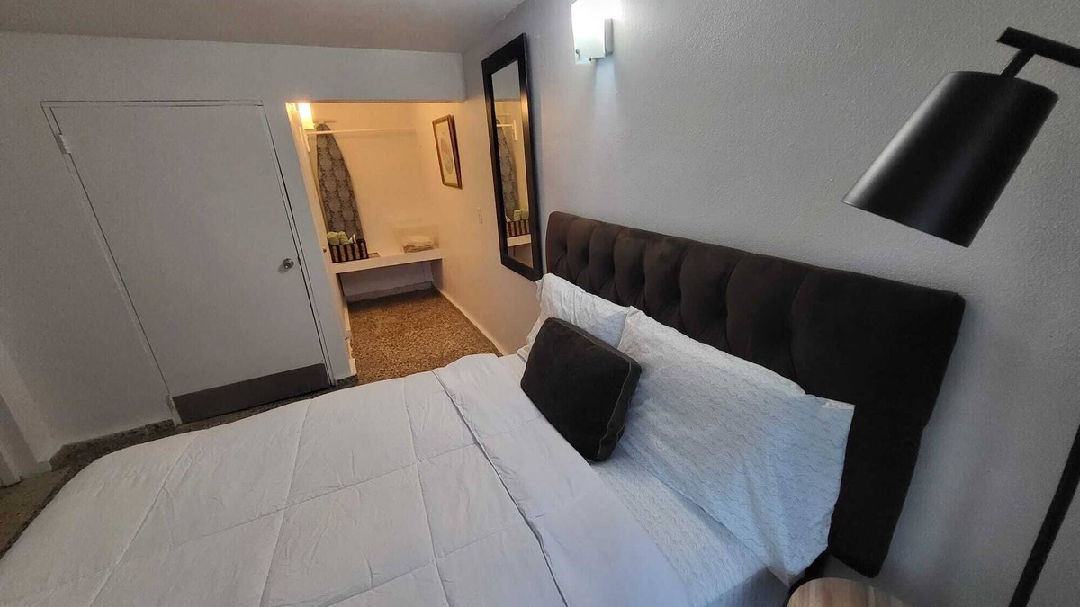 Trujillo Alto Apartment | Huge-Location- 8mile beach, SJUairport, nightlife, walk to bakery