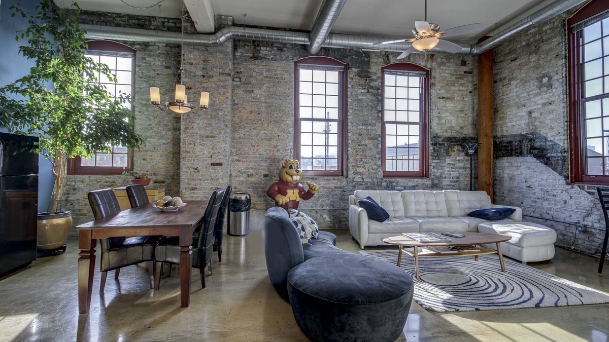 Dinkytown Apartment | Huge Loft U of M Dinkytown
