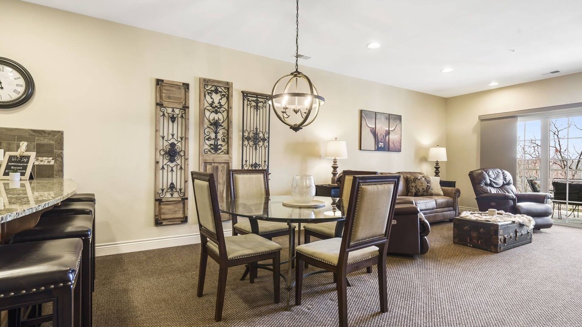 Branson Condo | HUGE LUXURY Condo w/Pool! Elevator! Fun! Rec PLEX!12 Min To SDC and TB RK LAKE!