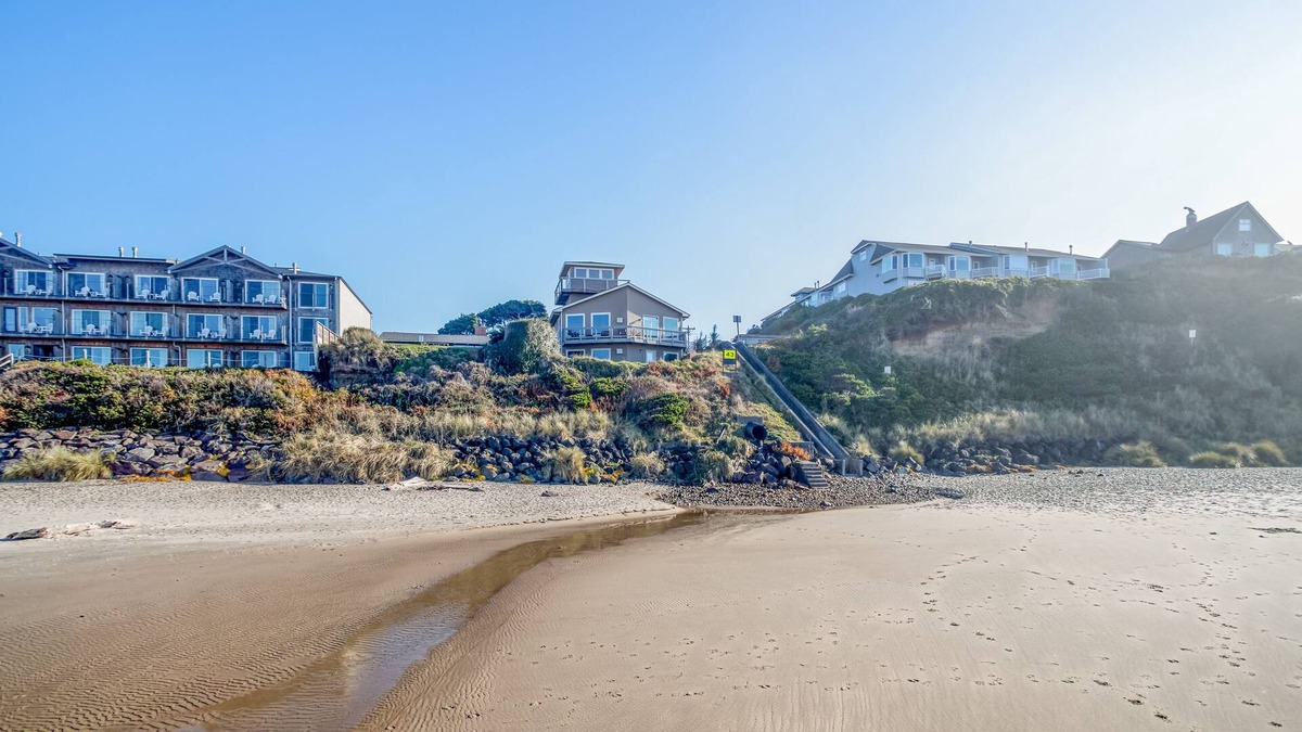 Lincoln City House | Huge, Luxury Oceanfront Home has Two Great Rooms for Large Groups!