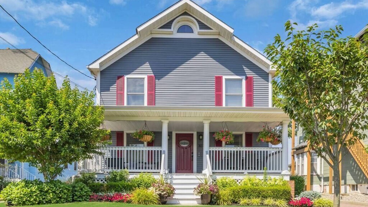 Asbury Park House | Huge Modern 4BR Apt. Porch&Parking, 2 Blks to Bch!