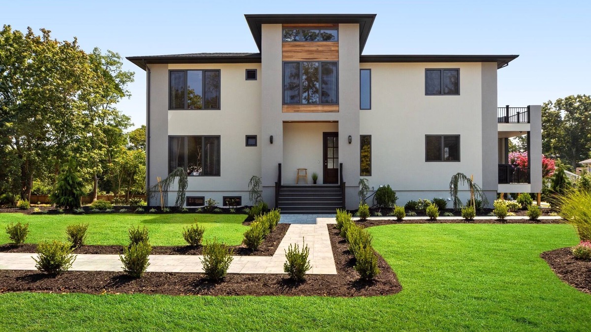 Jamesport House | Huge Modern Jamesport Home with Decks & Balconies Near Beaches & Wineries!
