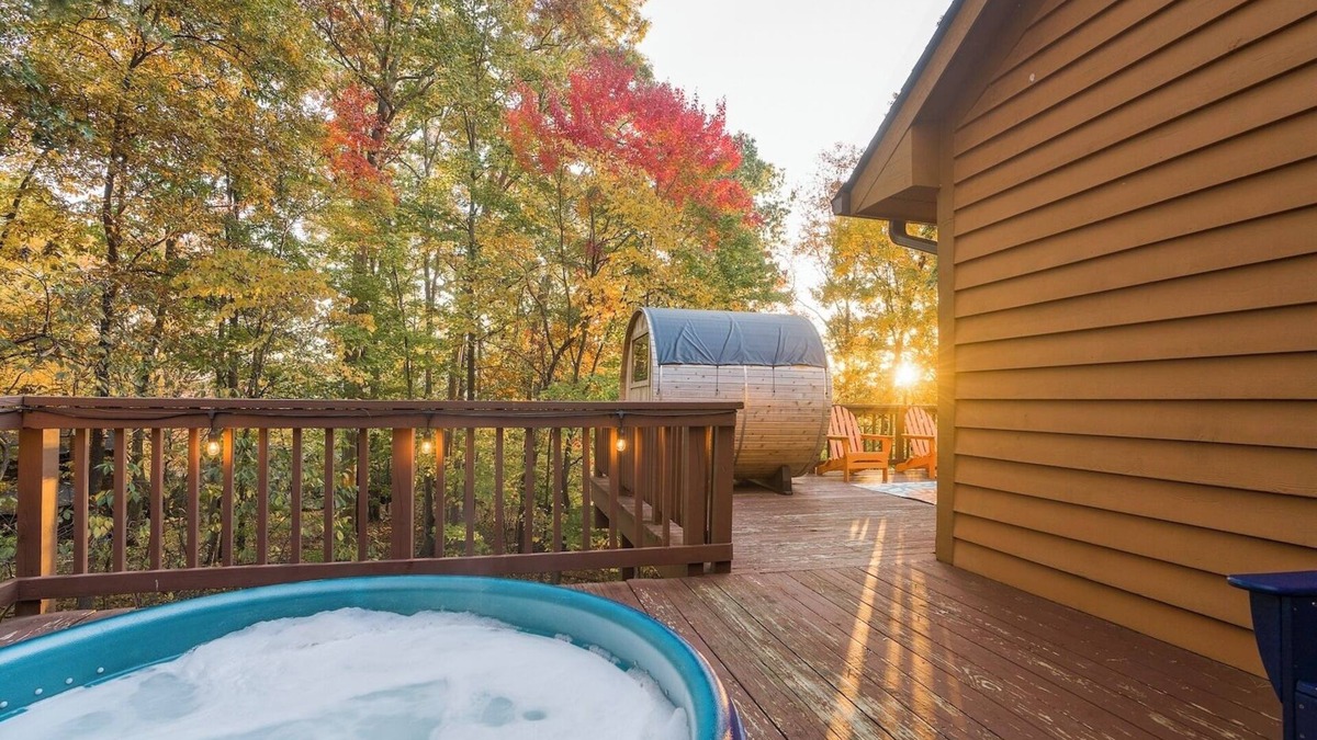 McGaheysville Cabin | Huge/Mountain Views/Theater/Ski/HotTub/Sauna/GameRoom