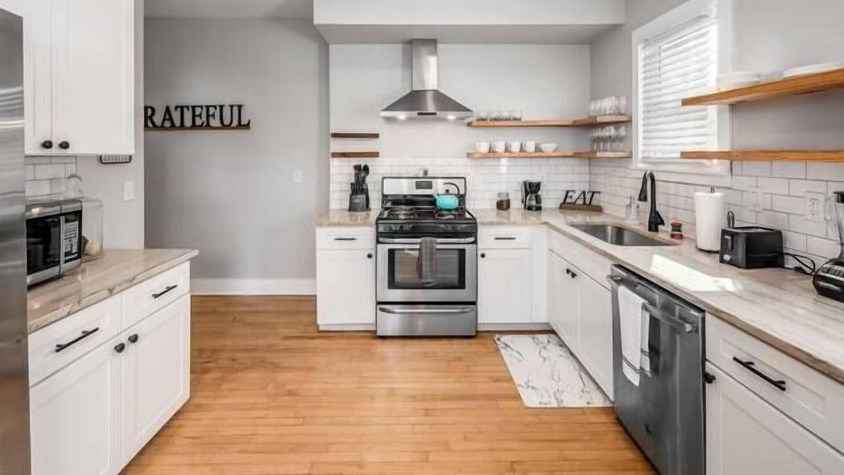 Weinland Park House | HUGE NEW CONDO IN THE HEART OF ITALIAN VILLAGE