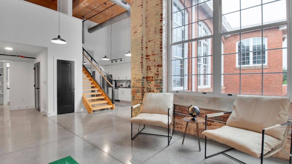Judson Apartment | Huge, Open Loft | Arts District | 5 mins to DT GVL