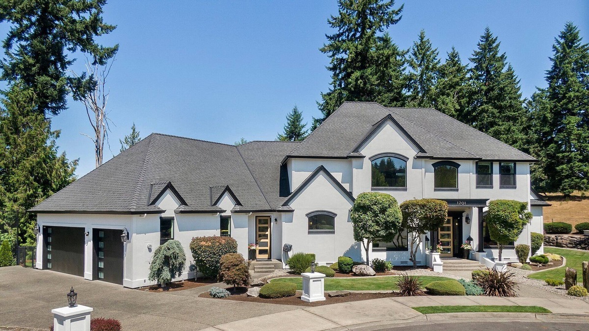 Puyallup House | Huge Pacific Northwest entertaining home 30 minutes from SeaTac Airport!
