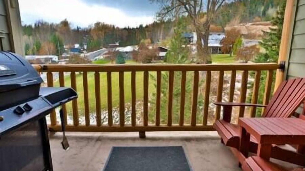 East Kootenay Apartment | Huge Penthouse/4-Story Views/Hot Tub