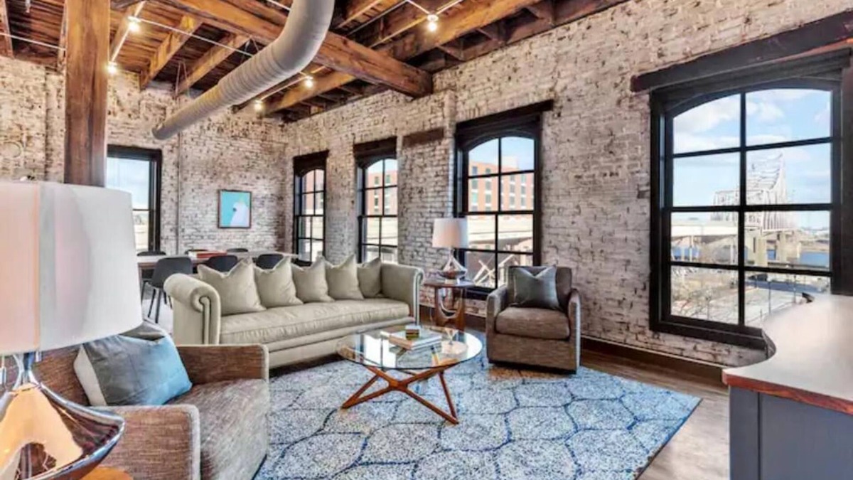 Downtown St. Louis Apartment | Huge Riverfront Loft - Walk to Conventions, Arch, Stadiums & Casino