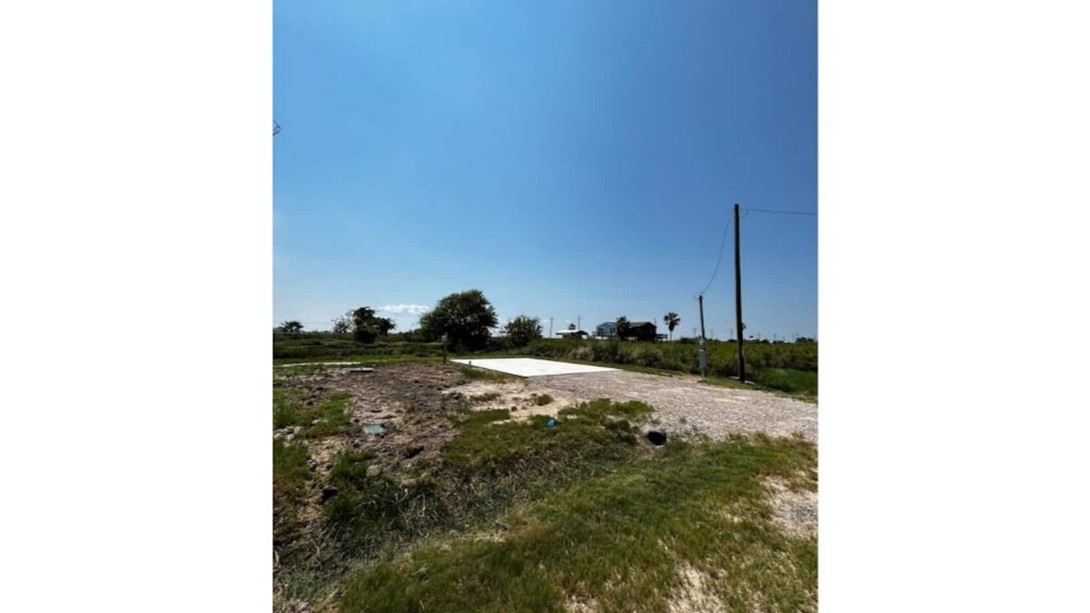 Crystal Beach RV Rental | Huge RV Campsite less than a mile from the beach!