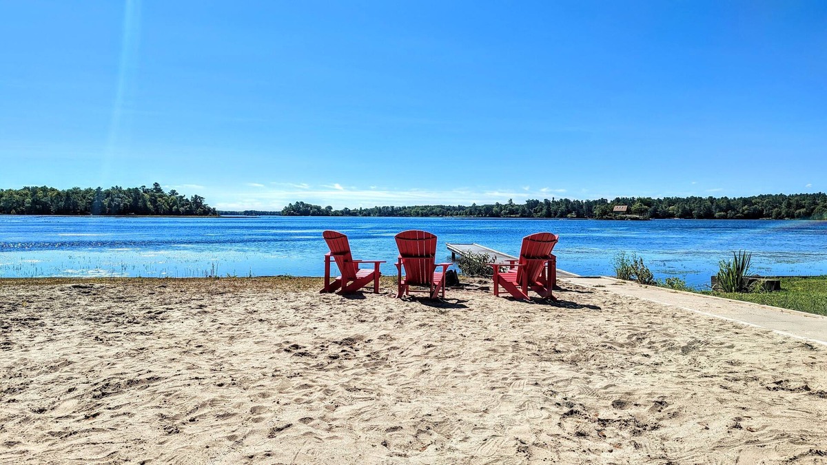 Gravenhurst Cottage | Huge Sandy Beach Cottage - 90 min from GTA