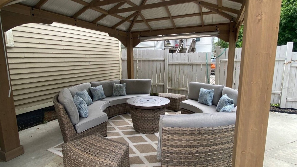 Norwichtown House | Huge Spacious 7-bedroom house with WiFi, AC and a Pool in wonderful Norwich