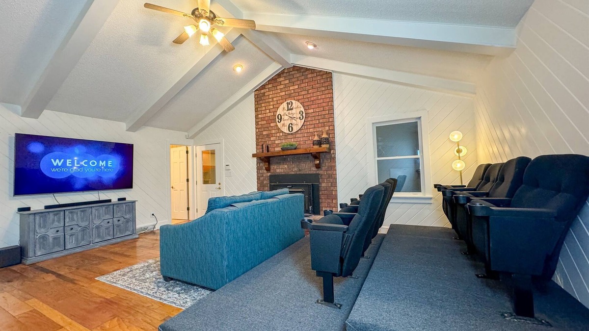 Rome House | HUGE Theater Room~ Private Farm Stay- Sleeps 10