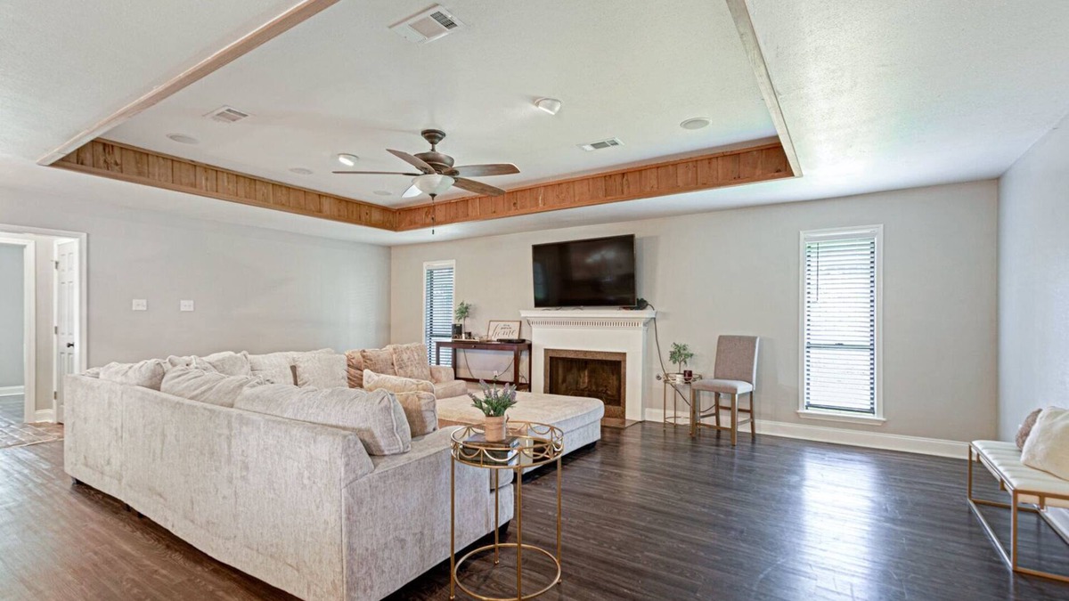 South Baton Rouge House | Huge Trendy Remodeled 4 Bdrm 2 Bath Home Restaurants Shopping I-10 10 min to LSU