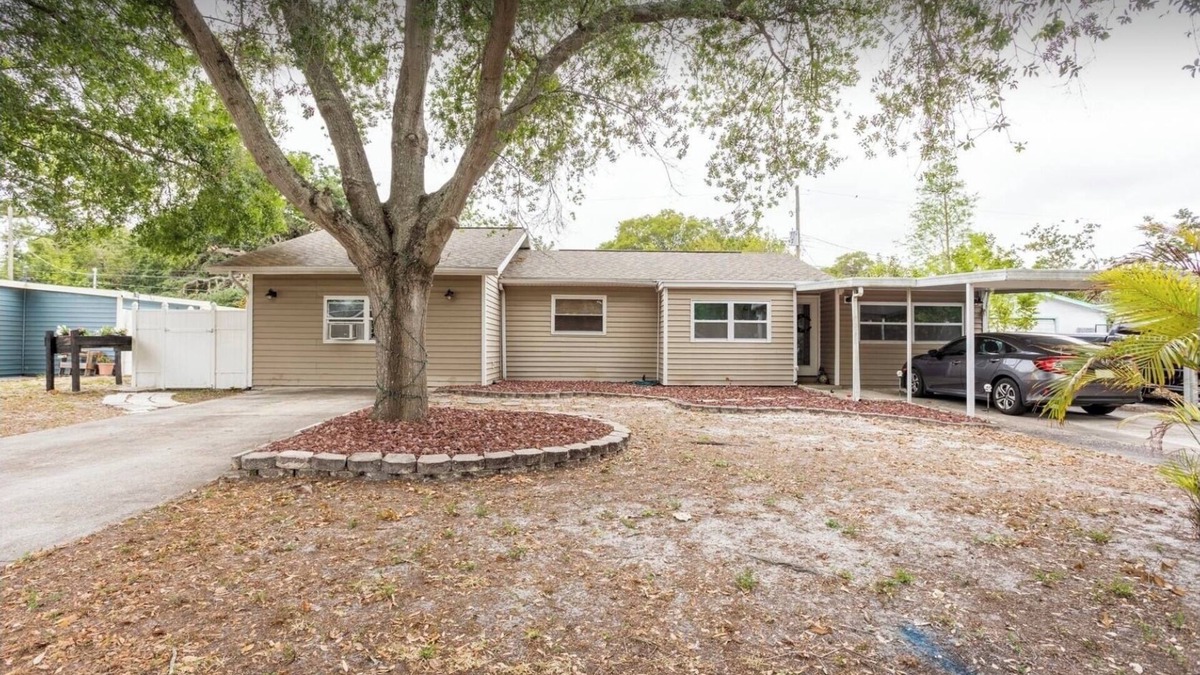 Meadowlawn Apartment | HUGE UPDATED & CLEAN Studio Apartment, Downtown & Beaches Nearby!