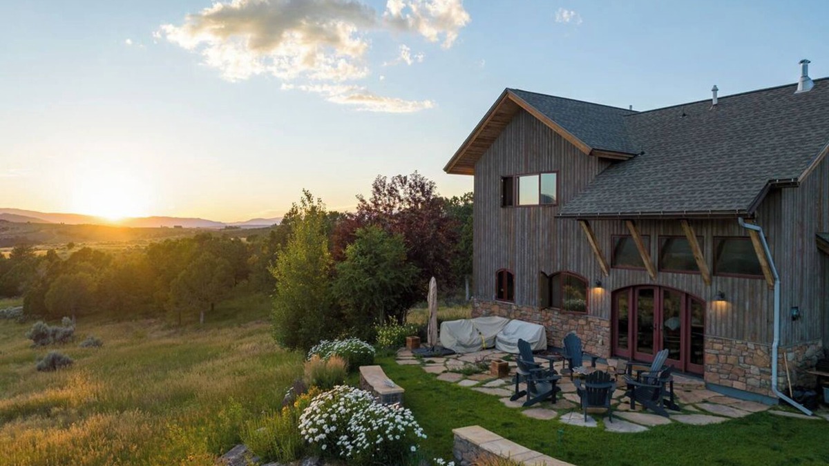 Carbondale House | HUGE VIEWS + LUX Finishes Outside Aspen