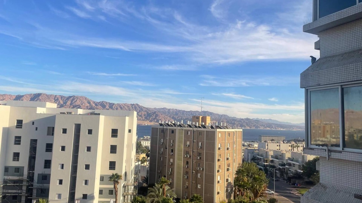Eilat Apartment | Huge vue, very central, 10 min. walk from sea, food around, free parking, bus