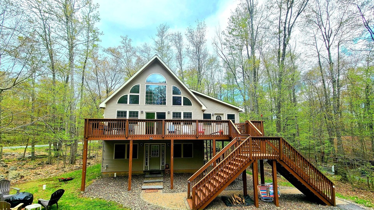 Locust Lake Village Ski Chalet | Huge w/Fire Pit, Pets, Game Room, Hike, Quiet Street, Summer in the Mountains!