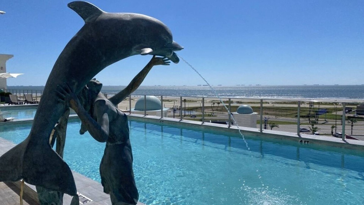 Galveston Condo | HUGE WRAPAROUND BALCONY! EMERALD #701 LUXURY 3BDRM/2.5B CONDO! POOL&HOT TUB